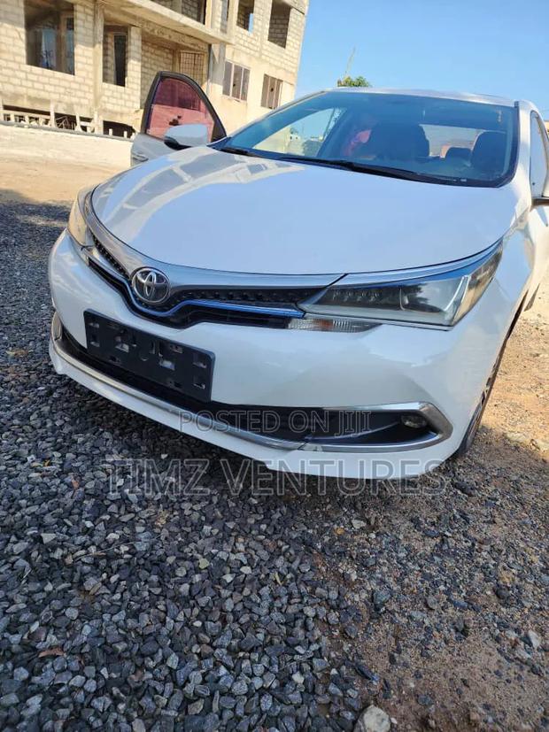 Toyota Corolla 2021 White