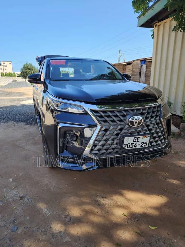 Toyota Fortuner 2025 Black