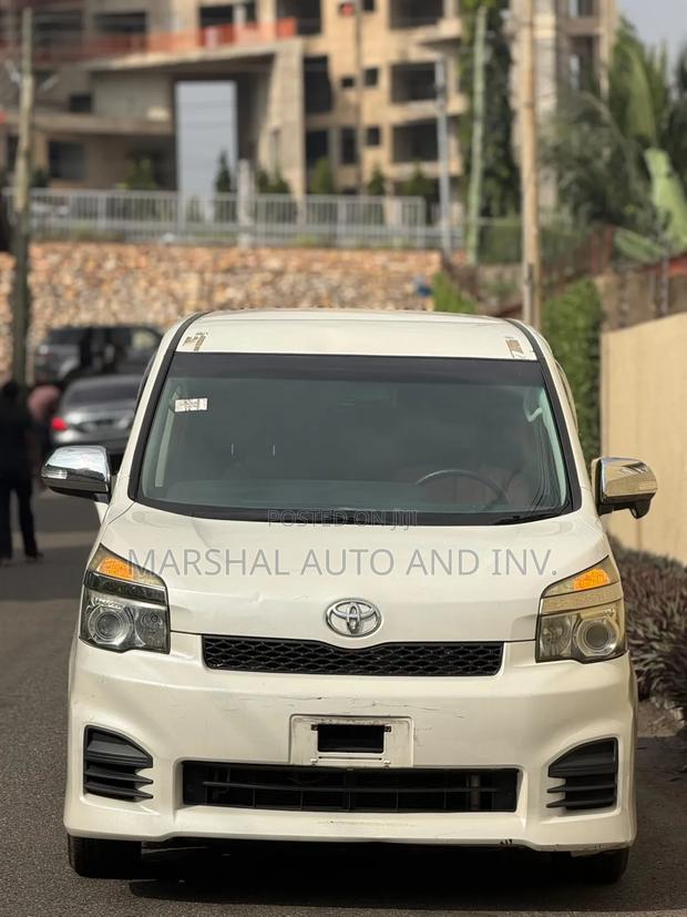 Toyota Voxy 2013 White