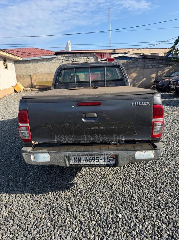 Toyota Hilux 2011 Gray