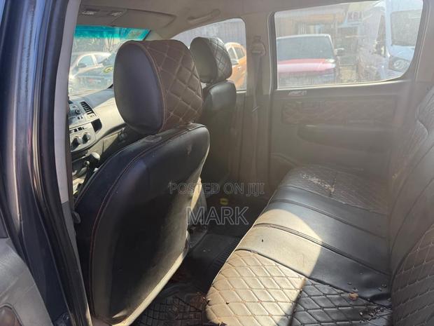 Toyota Hilux 2011 Gray