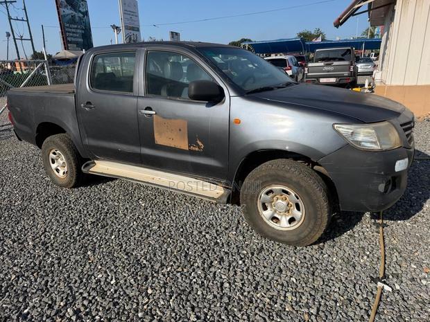 Toyota Hilux 2011 Gray