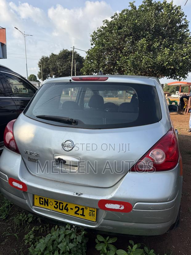 Nissan Versa 1.6 S Sedan CVT 2010 Silver