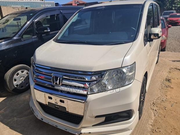 Honda Stepwgn 2013 White