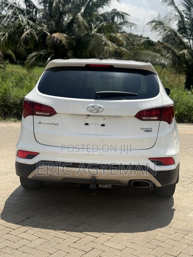 Hyundai Santa Fe 2018 White