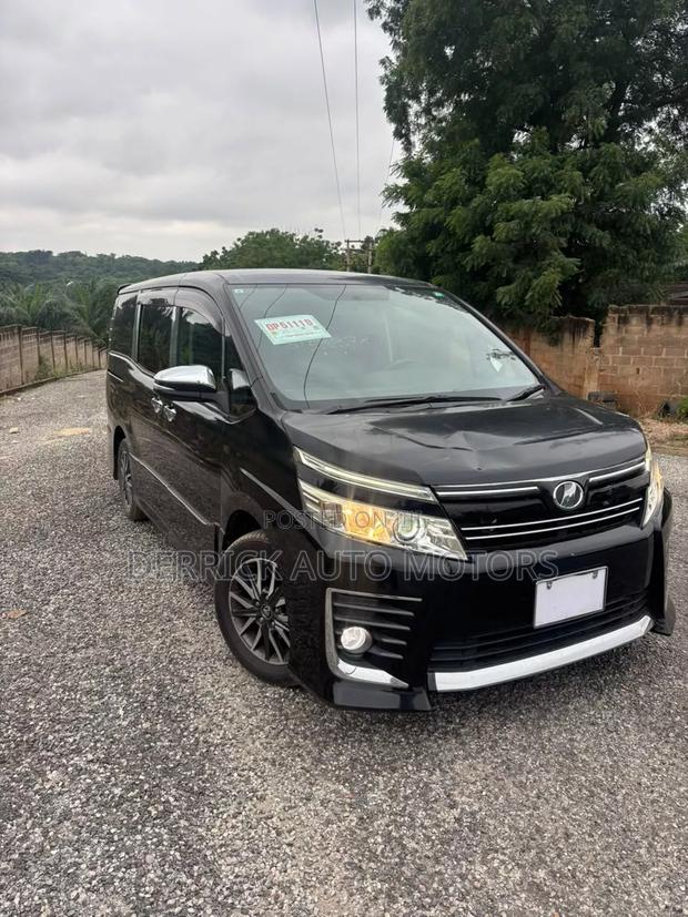 Toyota Voxy Hybrid X 2WD 7-Seater 2015 Black