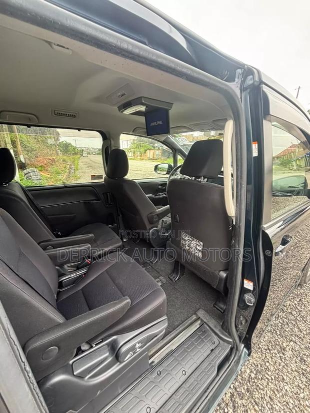 Toyota Voxy Hybrid X 2WD 7-Seater 2015 Black