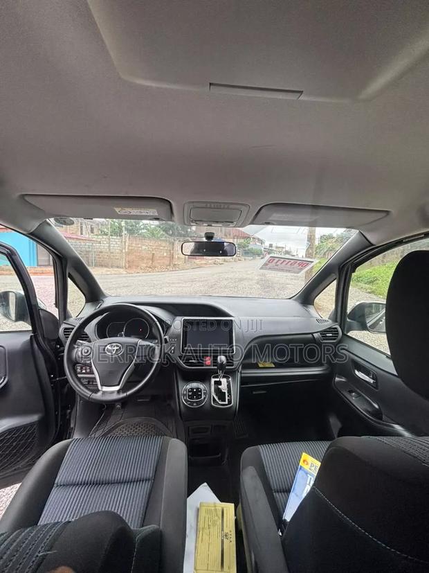 Toyota Voxy Hybrid X 2WD 7-Seater 2015 Black