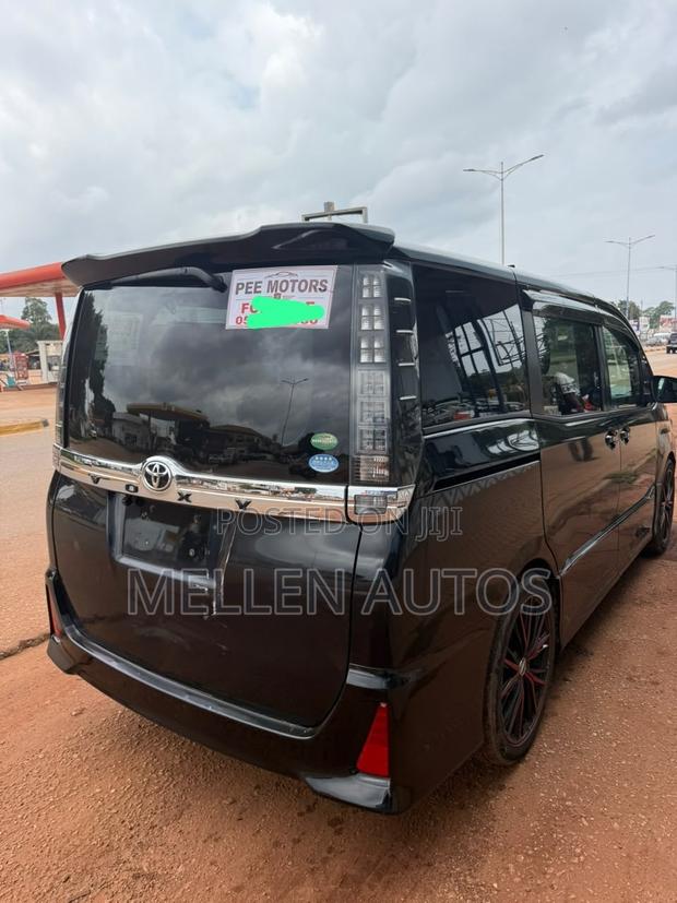 Toyota Voxy V 2WD 7-Seater 2015 Black