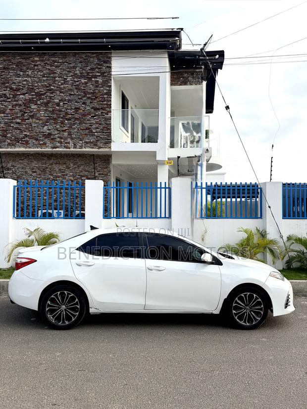 Toyota Corolla S 4dr Sedan (1.8L 4cyl CVT) 2016 White