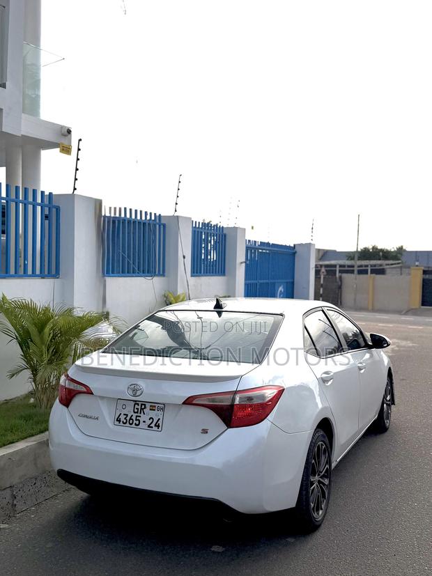 Toyota Corolla S 4dr Sedan (1.8L 4cyl CVT) 2016 White