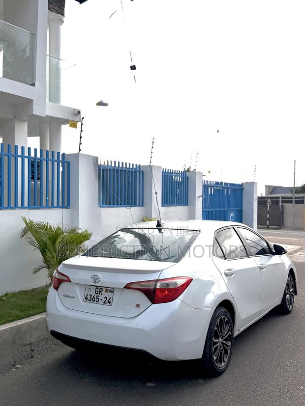 Toyota Corolla S 4dr Sedan (1.8L 4cyl CVT) 2016 White