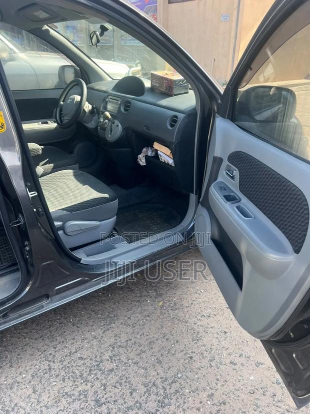 Toyota Sienta 2010 Gray