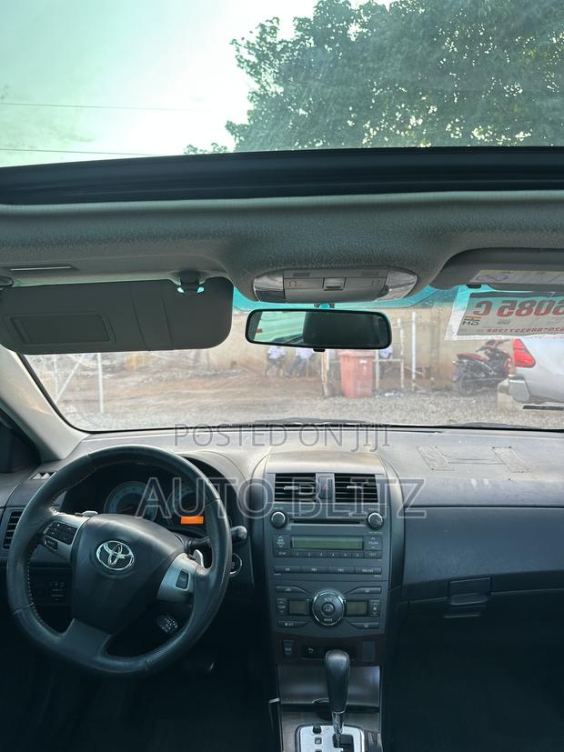 Toyota Corolla 2010 Silver