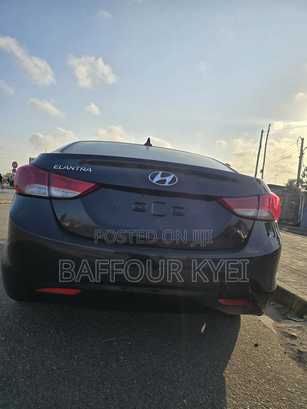 Hyundai Elantra Limited Sedan FWD (1.8L 4cyl 6A) 2013 Black