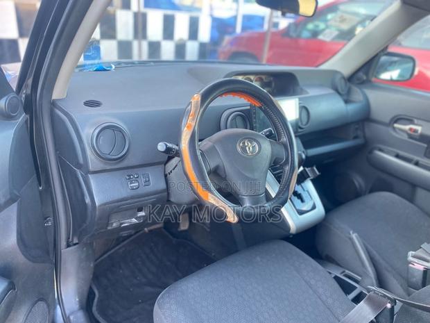 Toyota Corolla Rumion Hatchback 1.5 FWD 2011 Black