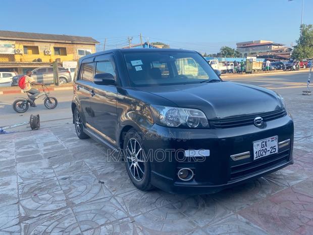 Toyota Corolla Rumion Hatchback 1.5 FWD 2011 Black