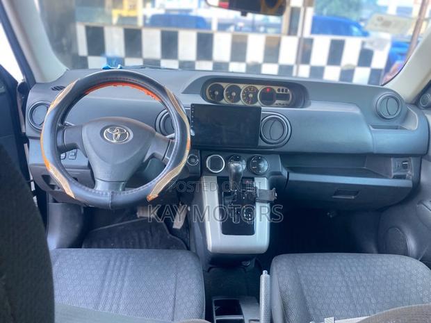 Toyota Corolla Rumion Hatchback 1.5 FWD 2011 Black