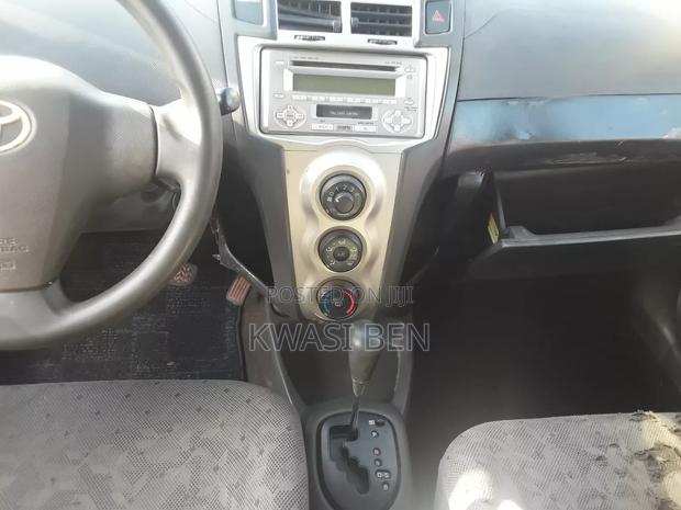 Toyota Vitz 2010 Gray