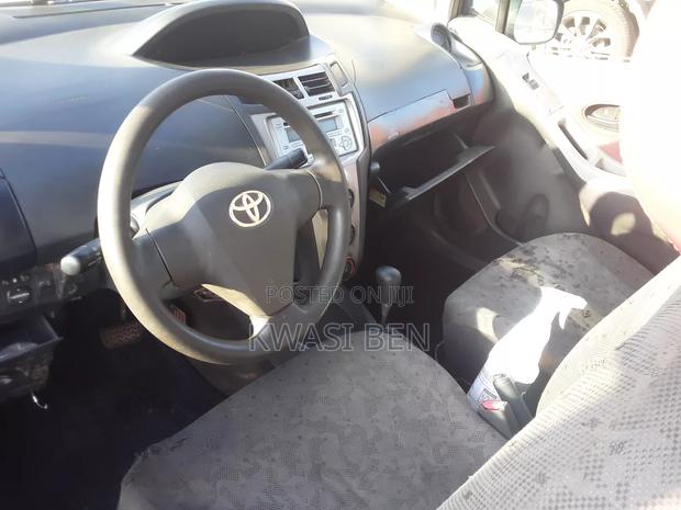 Toyota Vitz 2010 Gray
