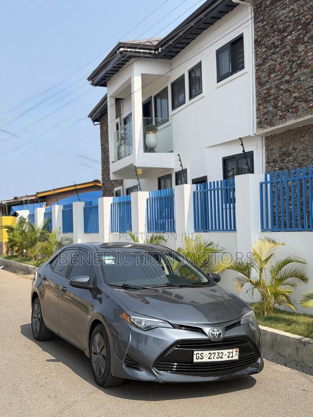 Toyota Corolla LE (1.8L 4cyl 2A) 2019 Gray