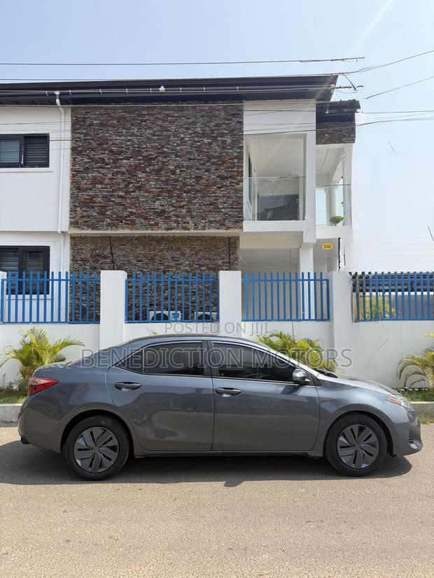 Toyota Corolla LE (1.8L 4cyl 2A) 2019 Gray