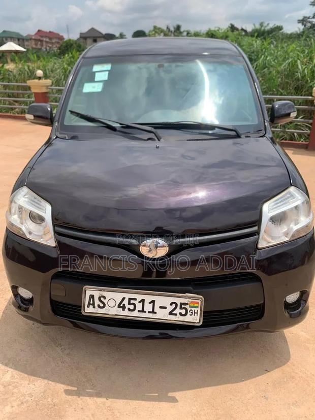 Toyota Sienta 2013 Black