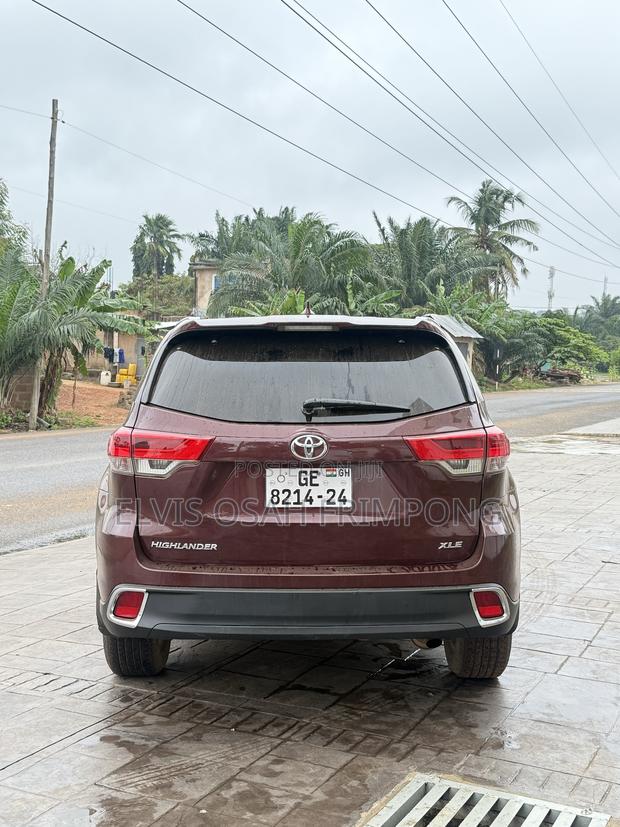 Toyota Highlander XLE 4x2 V6 (3.5L 6cyl 8A) 2018 Burgundy