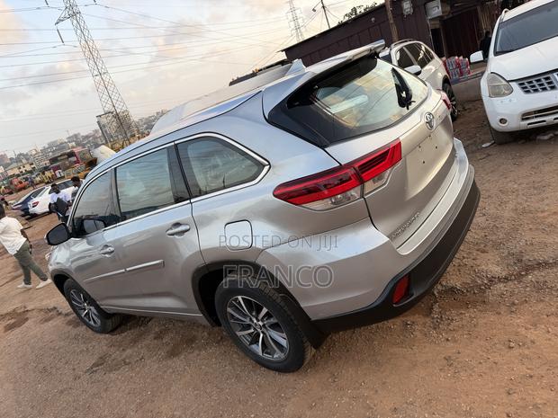Toyota Highlander XLE 2019 Gray