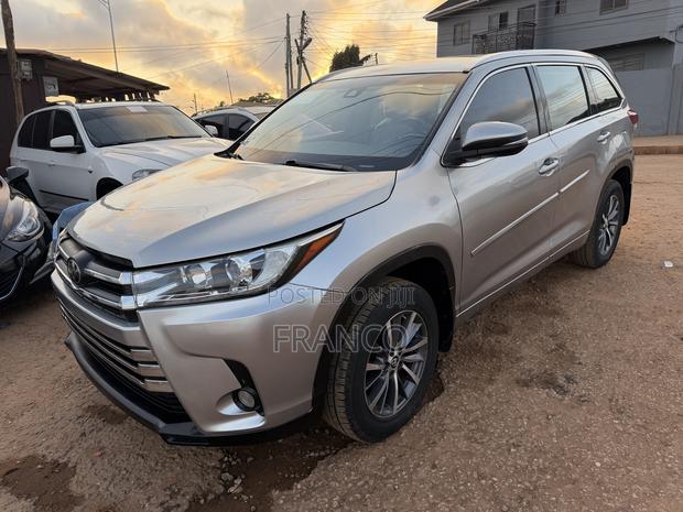 Toyota Highlander XLE 2019 Gray