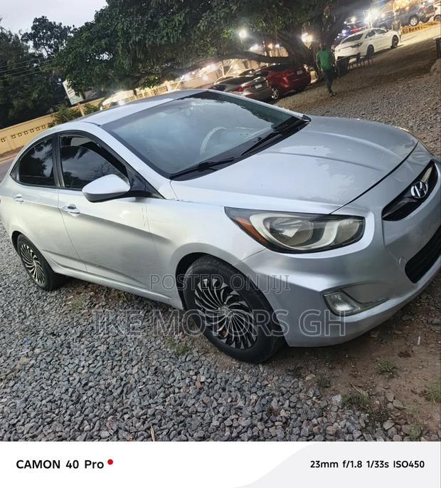 Hyundai Accent 2012 Silver