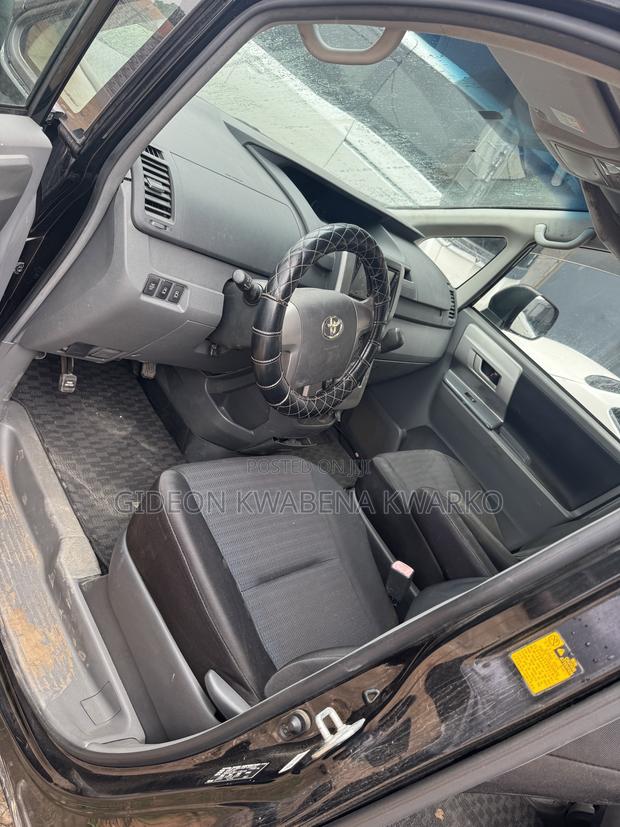 Toyota Voxy X 2WD 8-Seater 2010 Black