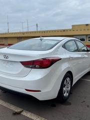 Hyundai Elantra SE Sedan FWD (1.8L 4cyl 6A) 2016 White for sale