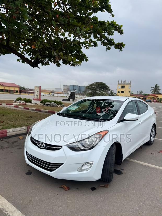Hyundai Elantra SE Sedan FWD (1.8L 4cyl 6A) 2016 White