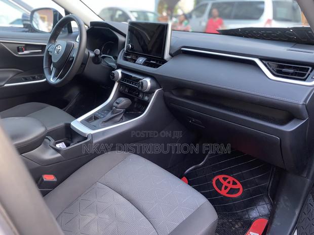 Toyota RAV4 XLE AWD 2023 Gray