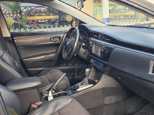 Toyota Corolla 2016 Silver