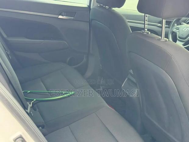 Hyundai Elantra SEL 2018 White