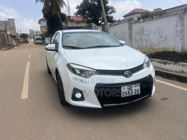 Toyota Corolla S 4dr Sedan (1.8L 4cyl CVT) 2016 White
