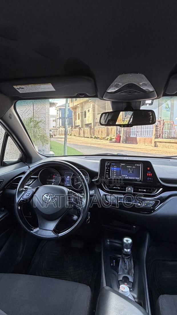 Toyota C-HR LE FWD 2019 Blue