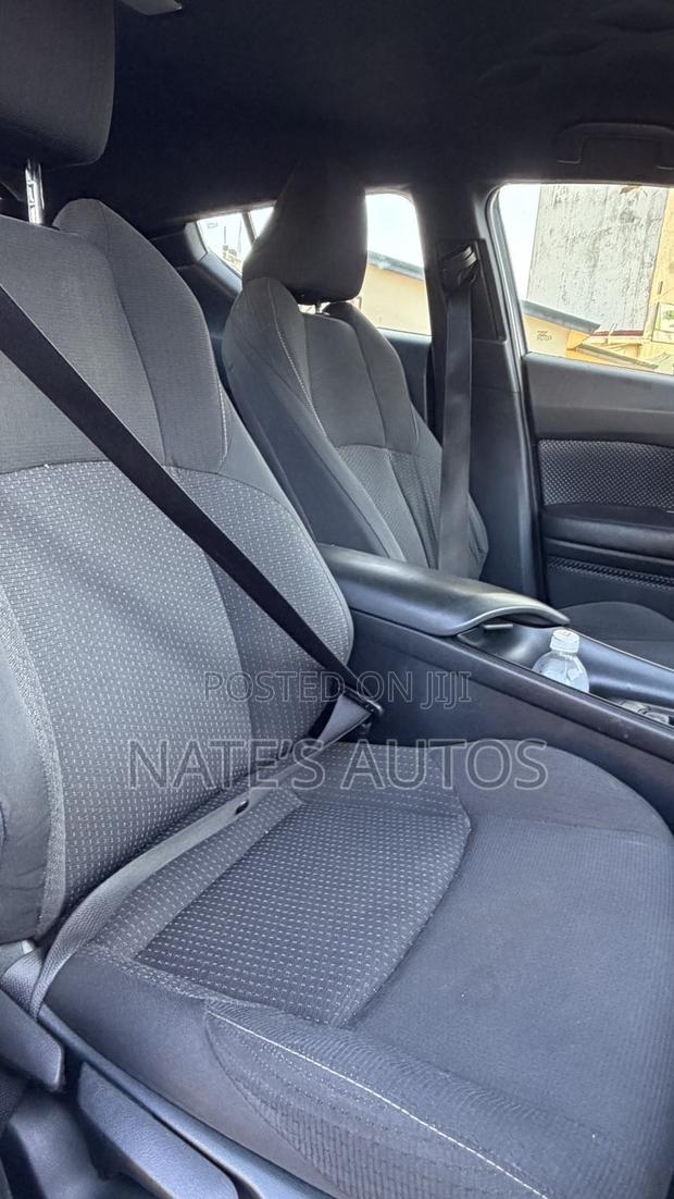 Toyota C-HR LE FWD 2019 Blue