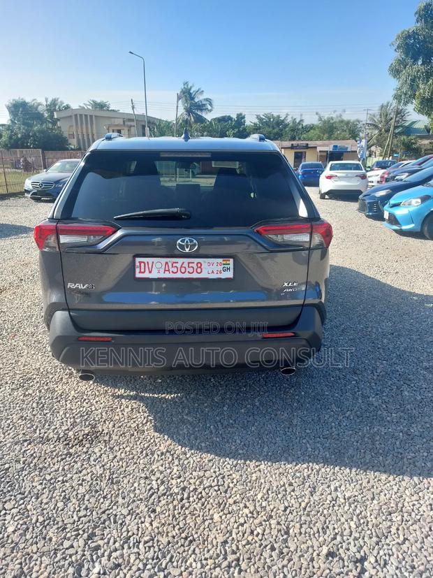 Toyota RAV4 2021 Gray