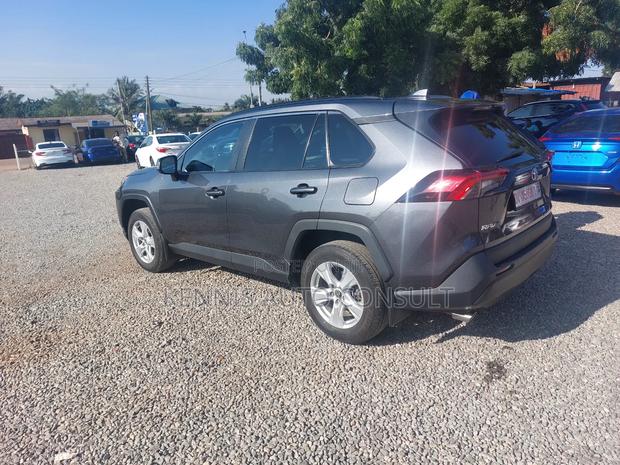 Toyota RAV4 2021 Gray
