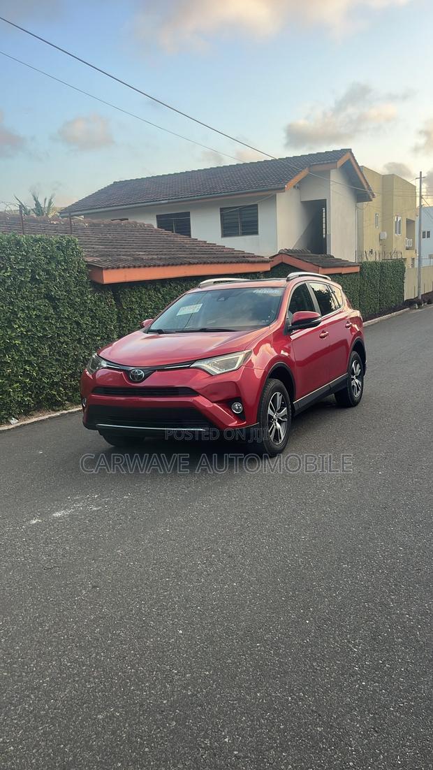 Toyota RAV4 XLE 4dr SUV AWD (2.5L 4cyl 6A) 2018 Red