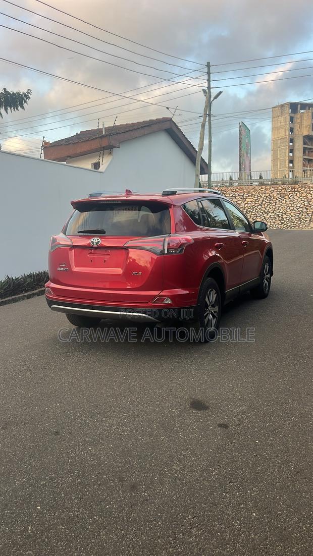 Toyota RAV4 XLE 4dr SUV AWD (2.5L 4cyl 6A) 2018 Red