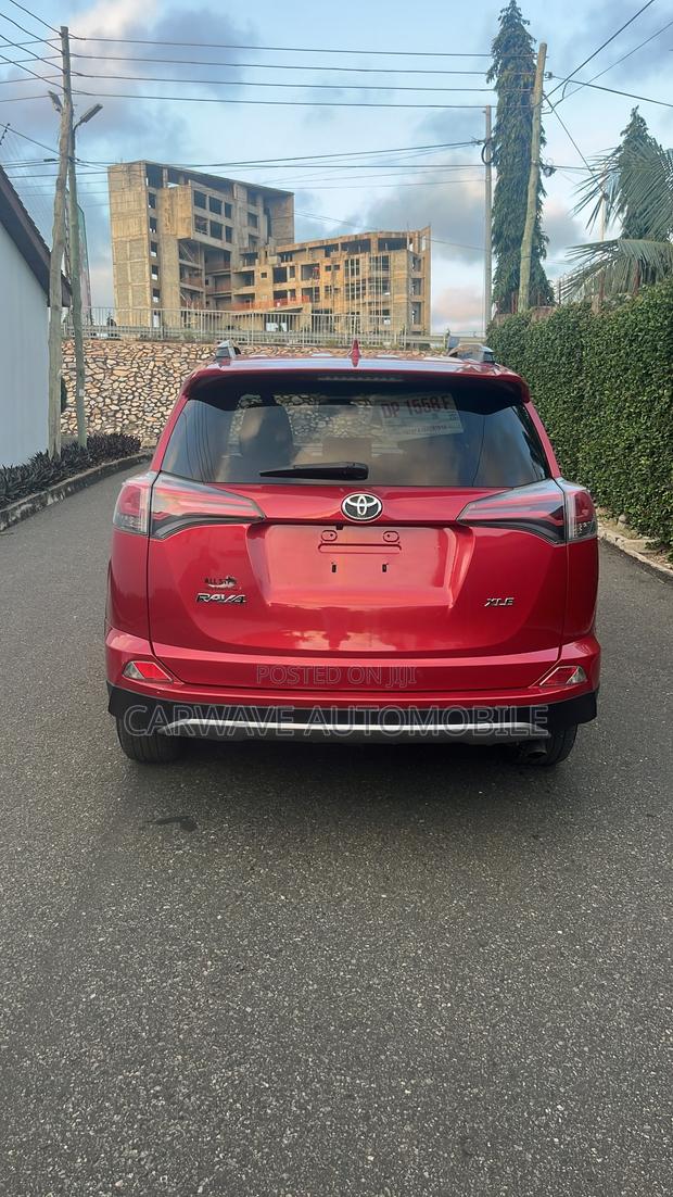 Toyota RAV4 XLE 4dr SUV AWD (2.5L 4cyl 6A) 2018 Red