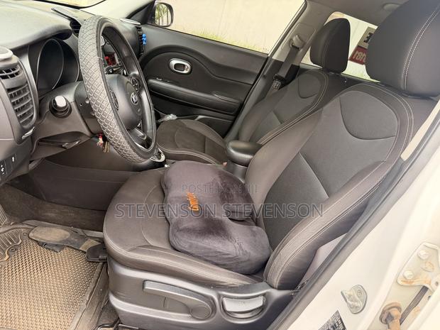 Kia Soul Base Hatchback 2016 White