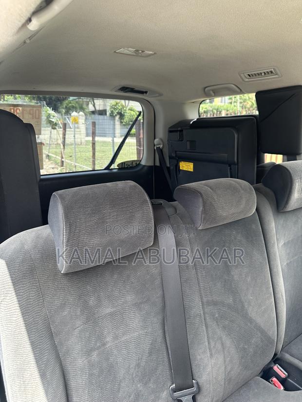 Toyota Voxy V 2WD 7-Seater 2010 White
