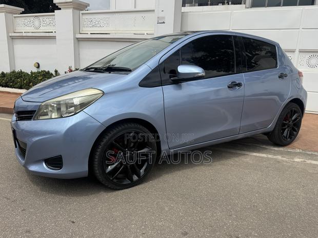 Toyota Vitz 1.3 FWD 5dr 2013 Blue