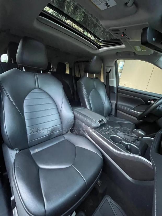 Toyota Highlander 2022 Blue