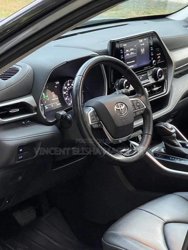 Toyota Highlander 2022 Blue